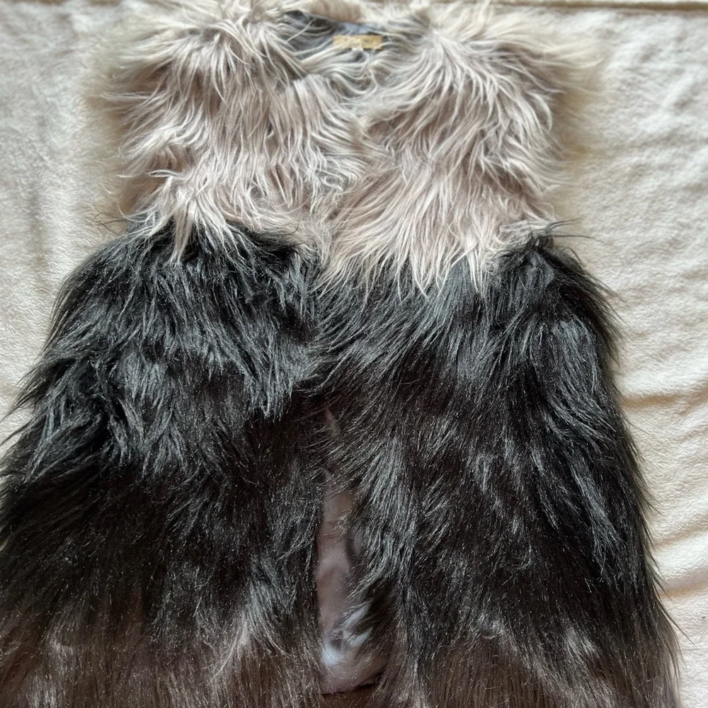 Womens boutique dressy vest. Perfect add-on to outfit. - Picture 2 of 5